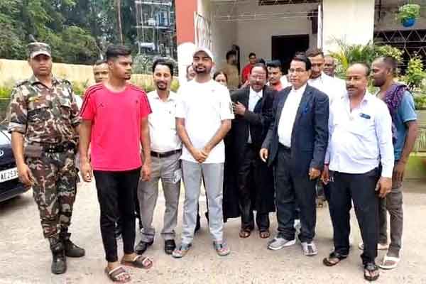 वेदांता प्लांट झड़प :  धनबाद कोर्ट में पेश हुए विधायक जयराम, कहा-बैनर में तस्वीर थी, इसलिए फंसाया गया