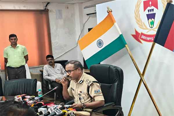 झारखंड पुलिस ने गिनवाई 6 माह की उपलब्धियां, आतंकवाद, नक्सलवाद और साइबर क्राइम पर कसा शिकंजा