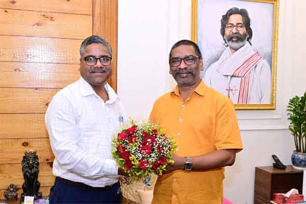 CM हेमंत सोरेन से IIIT रांची के निदेशक ने की शिष्टाचार भेंट