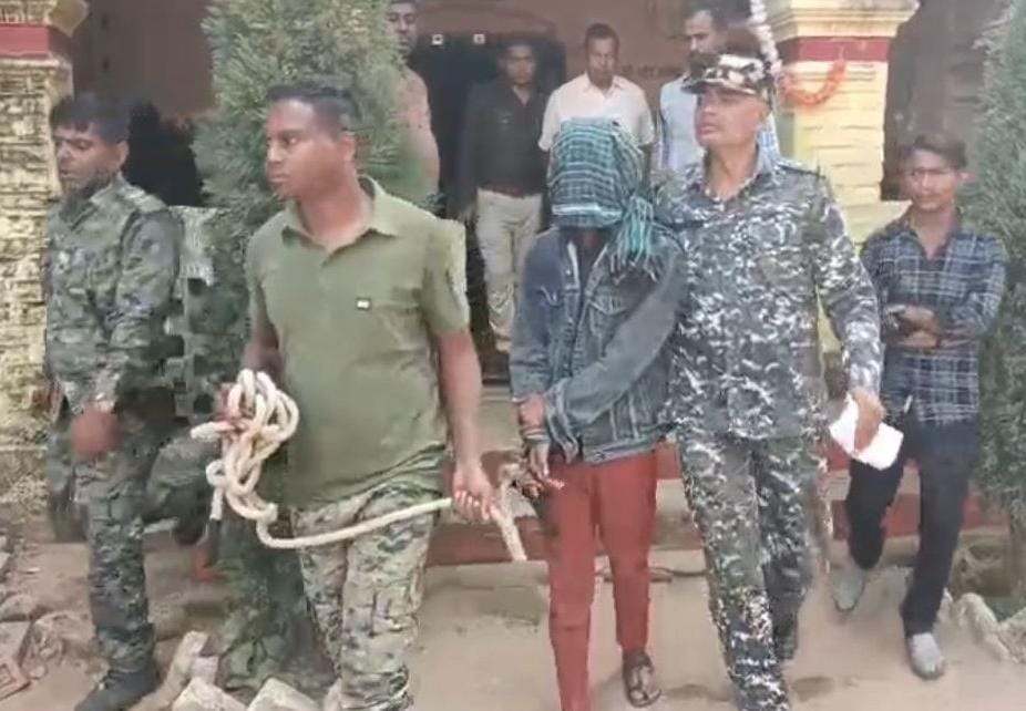 गिरिडीह :   प्रेमी ने की थी किशोरी की हत्या, पुलिस ने गिरफ्तार कर न्यायिक हिरासत में भेजा