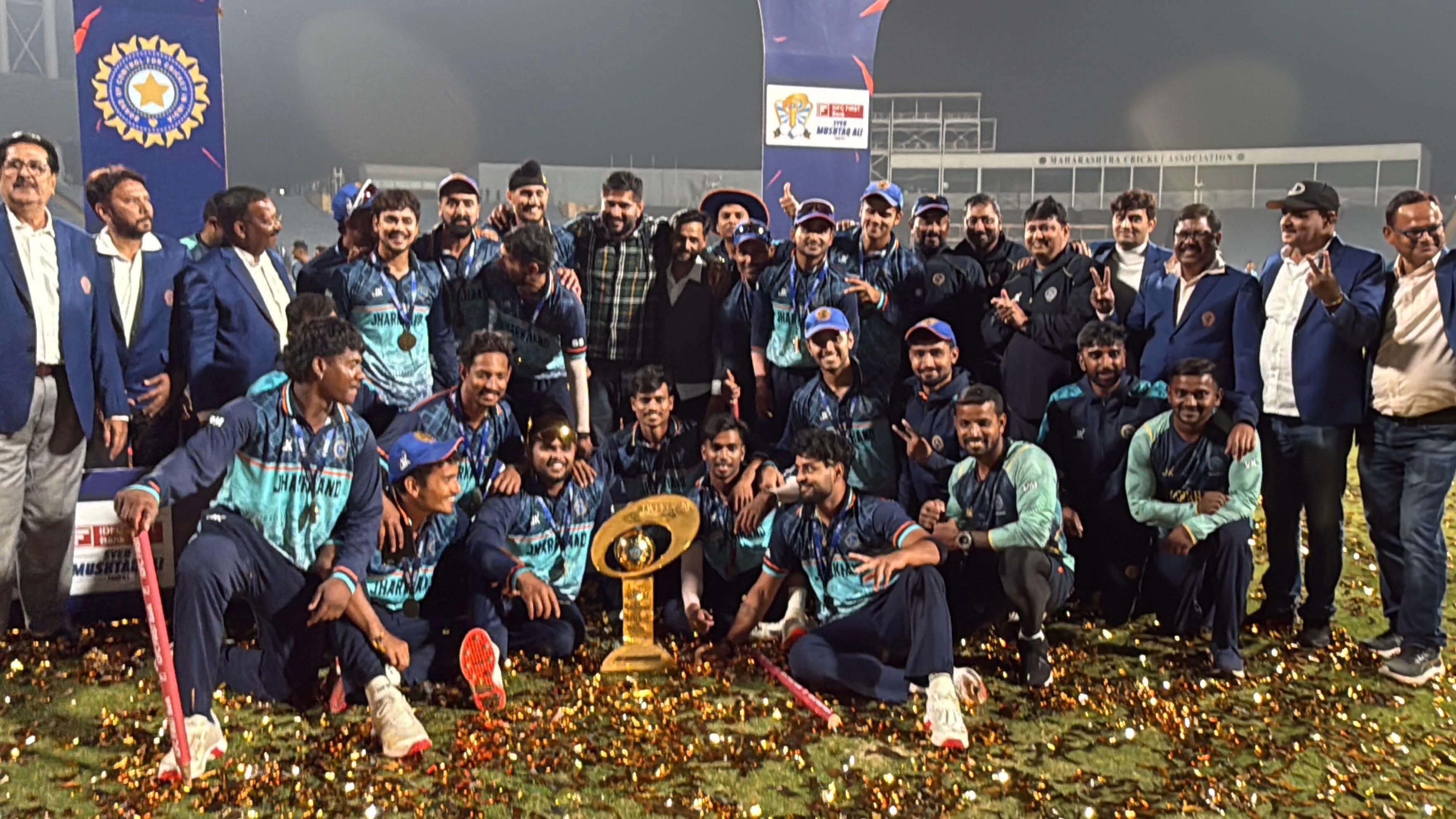 सीएम हेमंत सोरेन ने झारखंड क्रिकेट टीम को ऐतिहासिक जीत पर दी बधाई