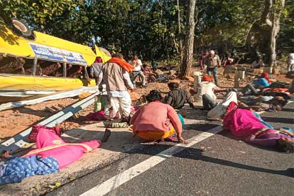 लातेहार बस हादसा :  मरने वालों की संख्या बढ़कर हुई 10, छत्तीसगढ़ के रहने वाले थे सभी