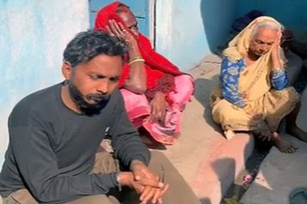 गिरिडीह : कर्ज नहीं चुका पाने के कारण मां-बेटी ने की आत्महत्या, घर में फंदे से लटकता मिला शव