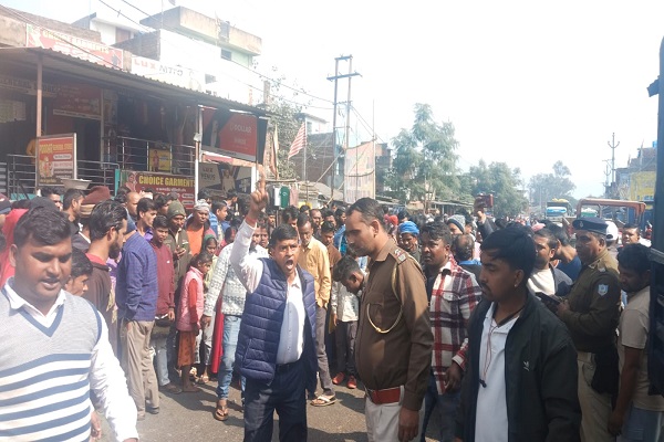 रामगढ़: चितरपुर में ट्रक ने बाइक सवार को रौंदा, एक की मौके पर मौत, एक घायल