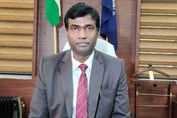 नवनियुक्त अंचल निरीक्षक और कानूनगो ने उपायुक्त से की मुलाकात, भजन्त्री ने दिए निर्देश