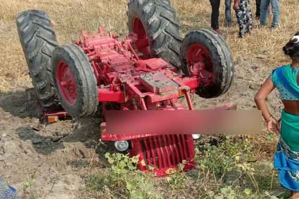 चतरा :  खेत की जुताई के दौरान ट्रैक्टर पलटा, किसान की मौत