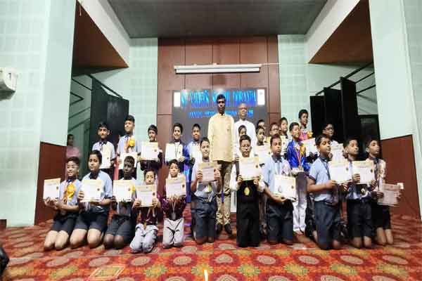 सेंट जेवियर स्कूल में वार्षिक पुरस्कार वितरण समारोह, रांची डीसी ने बढ़ाया बच्चों का हौसला