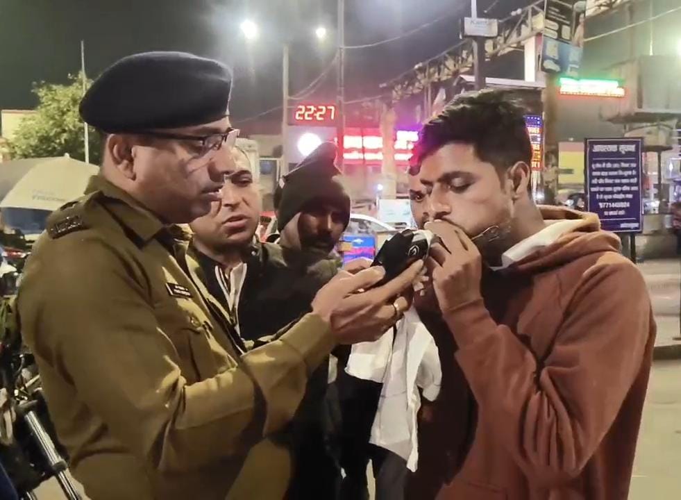 धनबाद में देर रात तक चला एंटी क्राइम चेकिंग अभियान, कई वाहनों पर कार्रवाई