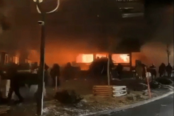 नये साल के जश्न के बीच स्विटजरलैंड के एक बार में जोरदार धमाका, आग लगी, 40 की मौत,  100  झुलसे