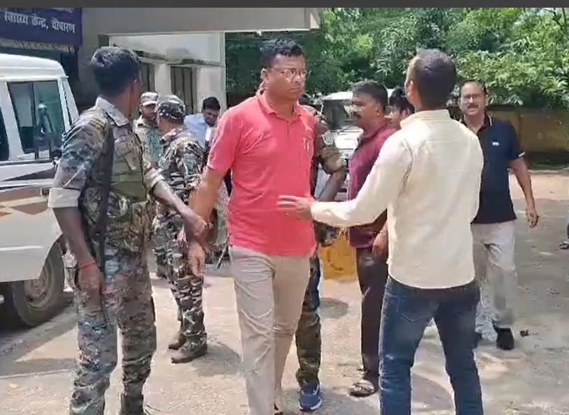 हजारीबाग : सामुदायिक स्वास्थ्य केंद्र का प्रभारी घूस लेते रंगे हाथ गिरफ्तार