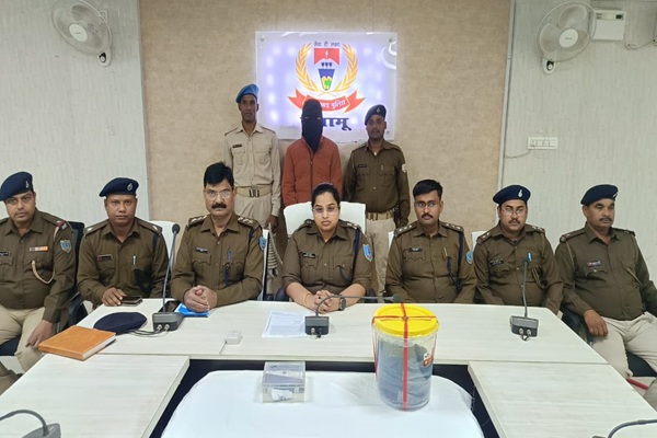 पलामू : 32.50 लाख के अफीम के साथ युवक गिरफ्तार, बंगाल के साइबर ठगी कांड में भी था वांछित