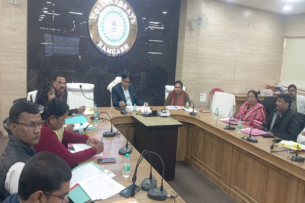 रामगढ़: उपायुक्त ने की समीक्षा बैठक, जल्द मुआवजा  भुगतान का दिया निर्देश