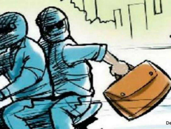 पटना :   राजेंद्र नगर में ज्वेलरी कारोबारी से दिनदहाड़े 22 लाख के जेवर की लूट, विरोध पर फायरिंग