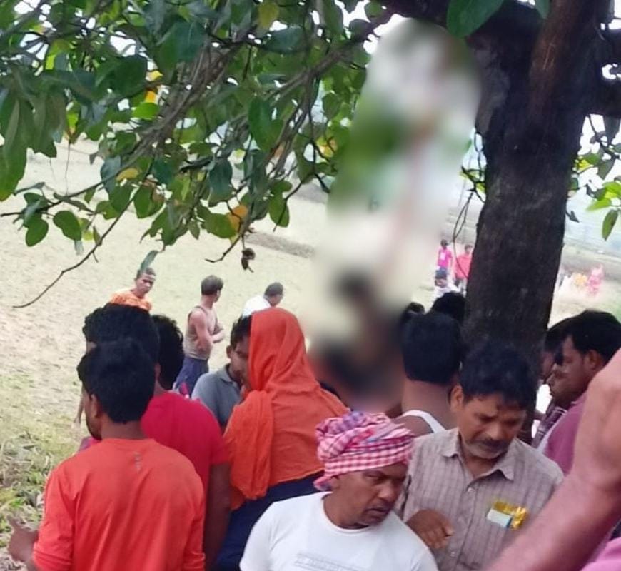 गिरिडीह :  पेड़ से लटकता युवक का शव बरामद