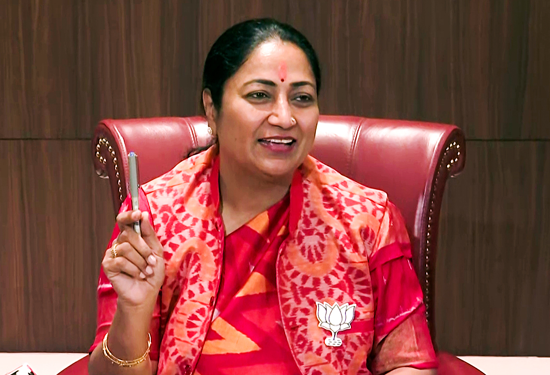 दिल्ली :  सीएम रेखा गुप्ता को जन सुनवाई के दौरान व्यक्ति ने मारा थप्पड़, आरोपी हिरासत में
