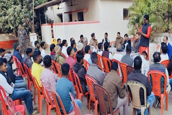 देवघर: देवीपुर थाना परिसर में सरस्वती पूजा को लेकर हुई शांति समिति की बैठक