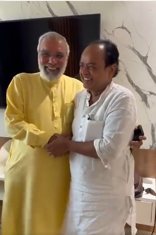 पीएम मोदी से मिलने की थी हसरत, किस्मत ने हमशक्ल से मिला दिया : डॉ इरफान
