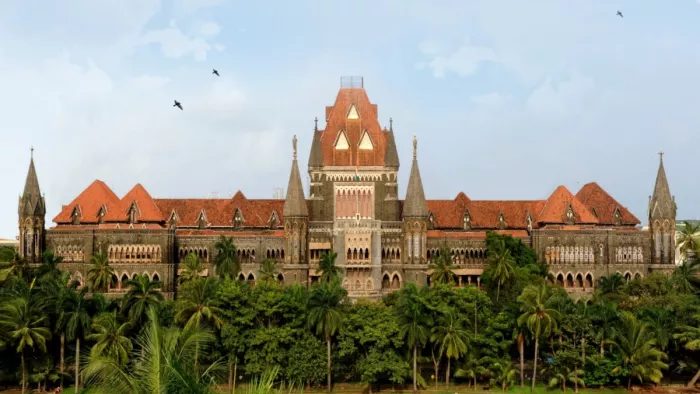 मुंबई लोकल ट्रेन ब्लास्ट :   हाईकोर्ट ने सुनाया फैसला, 19 साल बाद साक्ष्य के अभाव में 11 आरोपी बरी