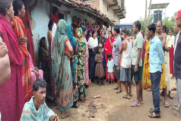 लातेहार :  आपसी रंजिश में युवक की धारदार हथियार से हत्‍या