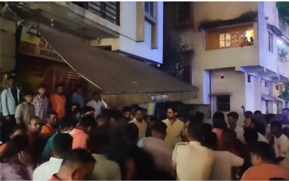 जमशेदपुर : 9 साल की बच्ची से कक्षपाल ने की गलत हरकत, भीड़ ने पीटा, पुलिस जीप पर भी पथराव