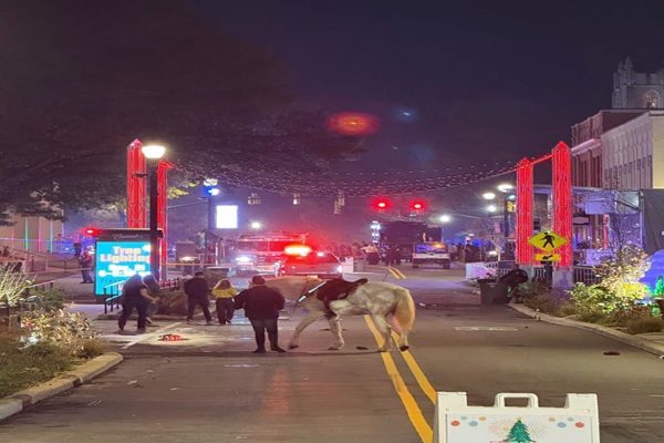 अमेरिका में क्रिसमस सेरेमनी के दौरान ताबड़तोड़ फायरिंग, 4 घायल, मची अफरा-तफरी