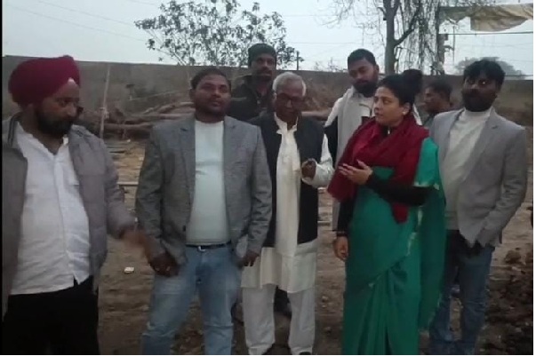 कांग्रेस नेत्री अनुपमा सिंह ने केंदुआडीह के गैस रिसाव क्षेत्र का किया दौरा