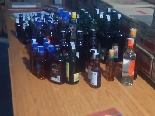 कैमूर :  सरकारी ट्यूबवेल में छिपा कर रखी 2990 लीटर अवैध शराब जब्त, एक गिरफ्तार