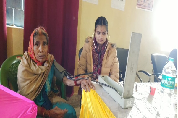 श्री सर्वेश्वरी समूह का लापुंग में नि:शुल्क चिकित्सा व दवा वितरण शिविर, 284 मरीजों ने उठाया लाभ