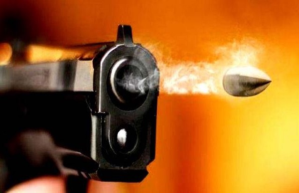 जामताड़ा: पैसों के विवाद में फायरिंग, तीसरे व्यक्ति के गर्दन में लगी गोली