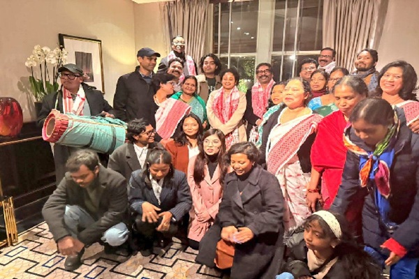CM हेमंत का लंदन में पारंपरिक जनजातीय संगीत के साथ स्वागत, बोले-सम्मान से निशब्द हूं...