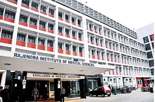 रिम्स प्रबंधन का आरोप, निदेशक के खिलाफ फैलाई जा रहीं गलत-भ्रामक सूचनाएं