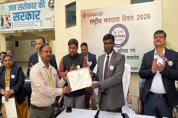 रांची: समाहरणालय में मतदाता प्रतिज्ञा कार्यक्रम, मतदान के लिए जागरूक करना उद्देश्य