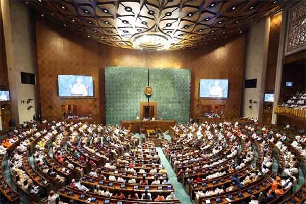 लोकसभा और राज्यसभा में SIR को लेकर विपक्ष का हंगामा, कार्यवाही 12 बजे तक स्थगित