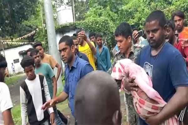 गिरिडीह :  नाले में बहे बच्चे का शव 16 घंटे बाद बरामद, मातम पसरा