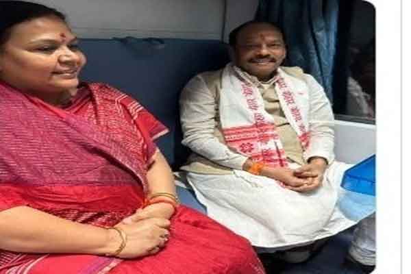रघुवर दास और मंत्री दीपिका के बीच पेसा कानून पर चर्चा, सियासी अटकलें बढ़ी