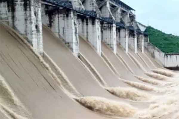 बिहार के नौ जिलों में बाढ़ का खतरा, फरक्का बराज के सभी गेट खोले गए
