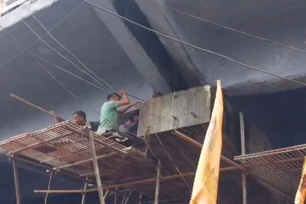 धनबाद : हाइड्रॉलिक जैक की मदद से उठाया गया बैंक मोड़ फ्लाईओवर, बेयरिंग बदलने का काम शुरू