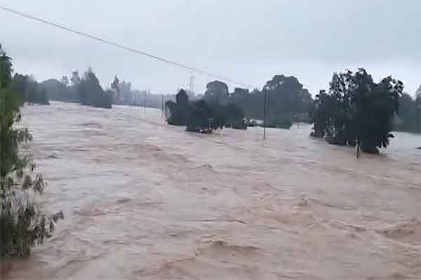 चतरा में बारिश का कहर, कई गांव डूबे, मुख्यालय से संपर्क टूटा