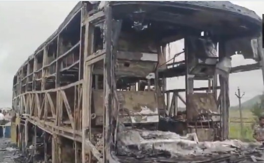 आंध्र प्रदेश के कुरनूल में भीषण हादसा, बस में आग लगने से 20 यात्री जिंदा जले, 21 सुरक्षित