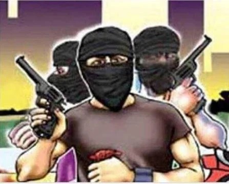 पलामू :  हथियारबंद अपराधियों ने  परिवार को बंधक बना लूटपाट की, एक हफ्ते में तीसरी वारदात...