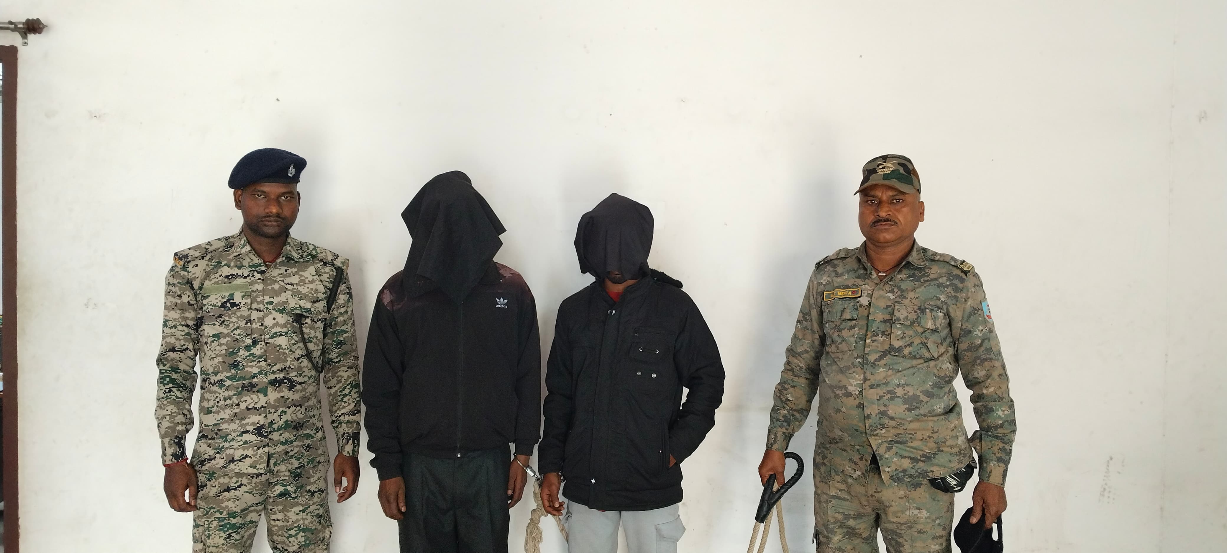 रामगढ़ :  गांजा की खरीद-बिक्री करते दो गिरफ्तार, न्यायिक हिरासत में भेजे गए