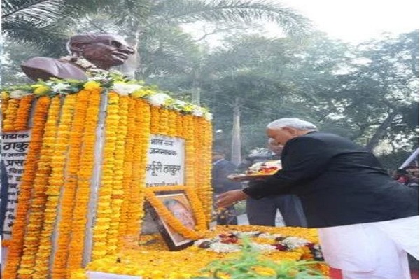 पटना :जननायक कर्पूरी ठाकुर की जयंती पर सीएम नीतीश व राज्यपाल ने दीं श्रद्धांजलि