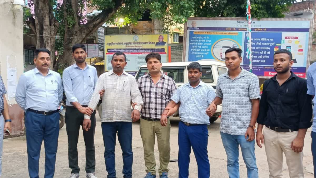 नालंदा में जिला शिक्षा पदाधिकारी रिश्वत लेते गिरफ्तार, दो शिक्षक पर भी कार्रवाई