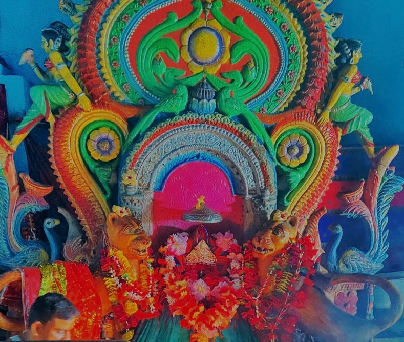 केरा के 400 साल प्राचीन मां भगवती मंदिर में धूमधाम से हो रही दुर्गा पूजा