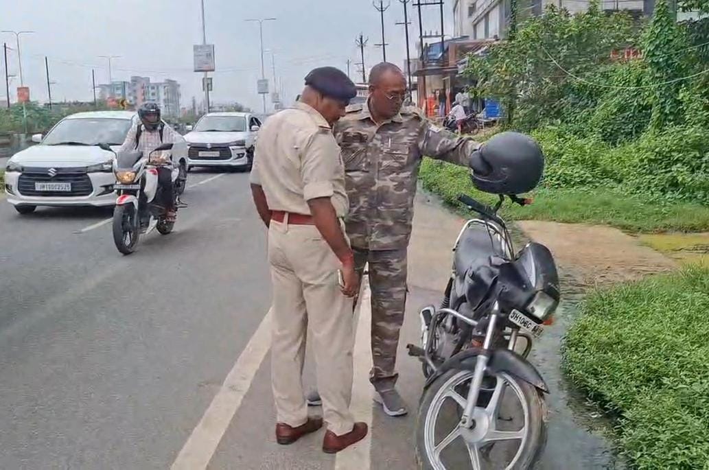 धनबाद :  सड़क हादसे में बाइक सवार युवक की मौत, परिजनों का रो-रोकर बुरा हाल