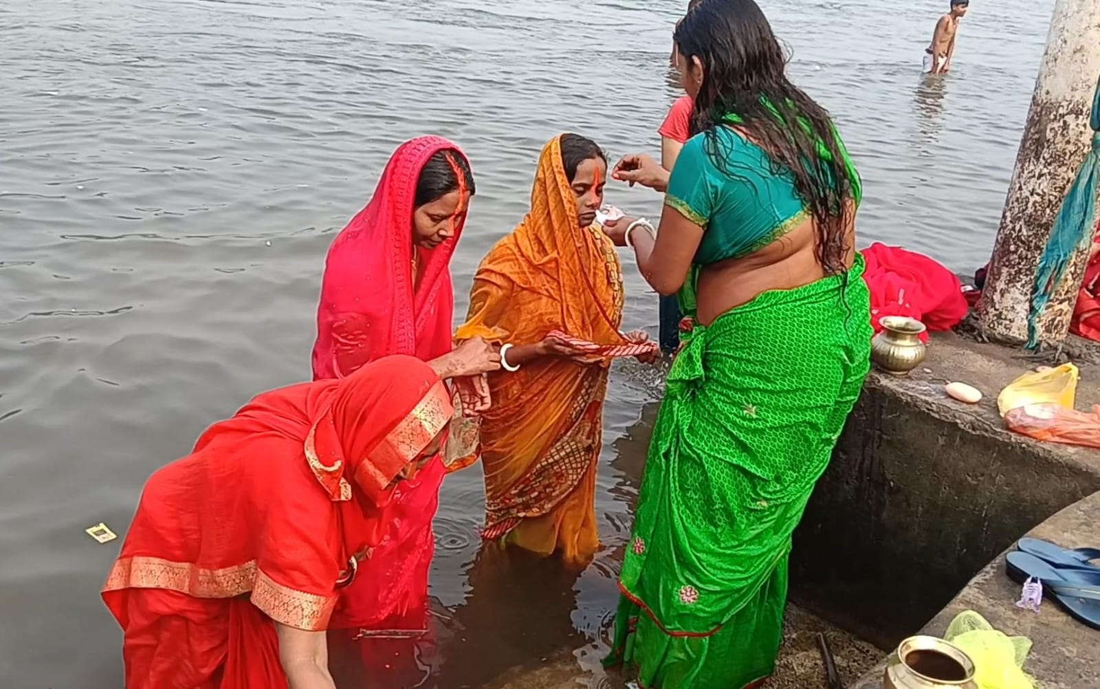 कोयलांचल में नहाय-खाय के साथ छठ महापर्व की शुरुआत,  घाटों पर गूंजे छठ गीत और श्रद्धा के स्वर