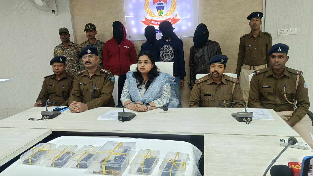 पलामू पुलिस ने छेछानी लूटकांड का किया खुलासा, नाबालिग समेत पांच गिरफ्तार
