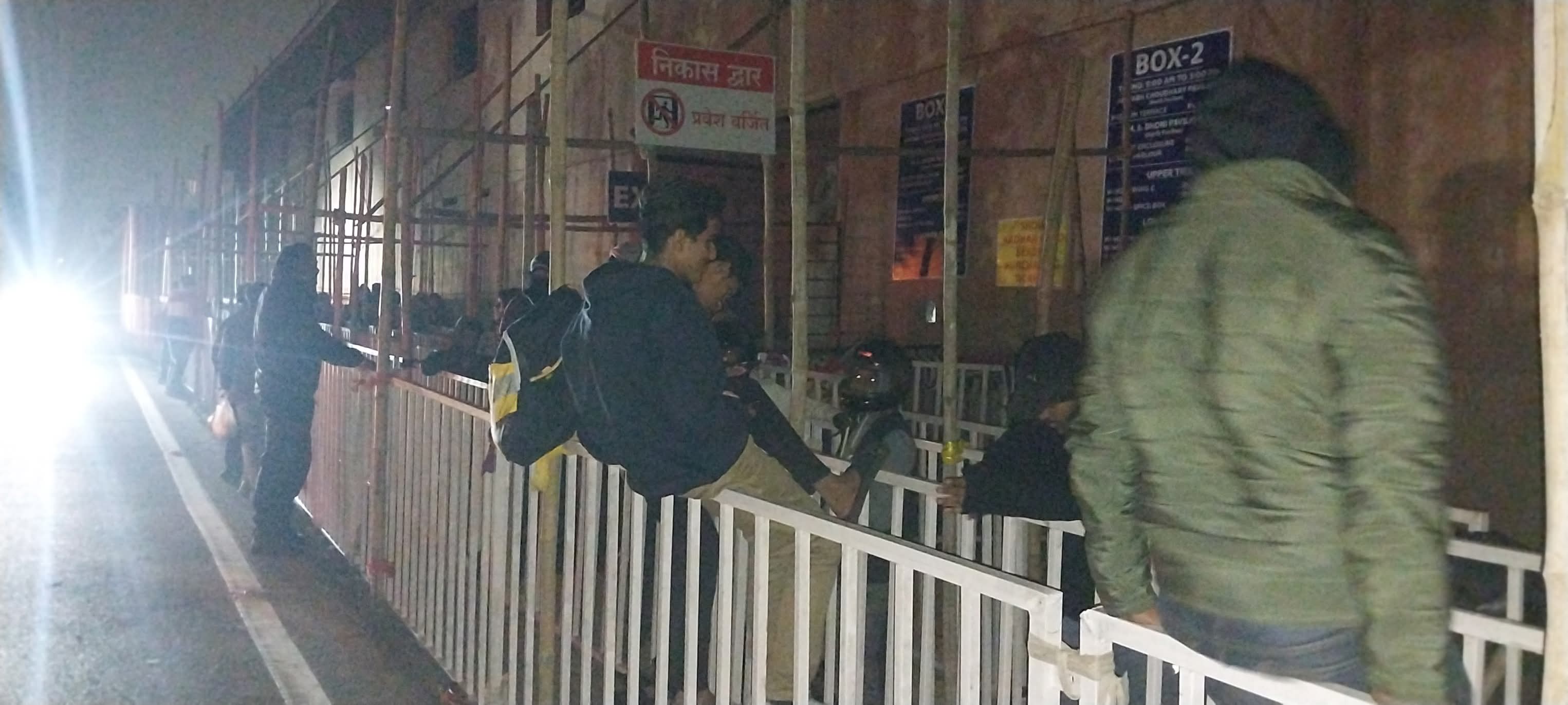 IND vs SA :  रांची में क्रिकेट का क्रेज, JSCA स्टेडियम में टिकट के लिए देर रात से लगी लंबी कतारें