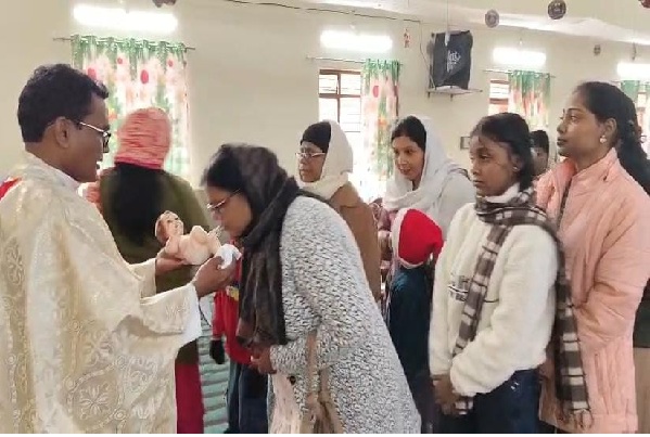 धनबाद :  क्रिसमस पर फादर का संदेश, प्रेम व शांति ही मानव जीवन का वास्तविक उद्देश्य