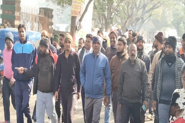 बालाजी ज्वेलर्स डकैती-गोलीकांड के विरोध में सड़क पर उतरे  व्यवसायी, बाजार बंद